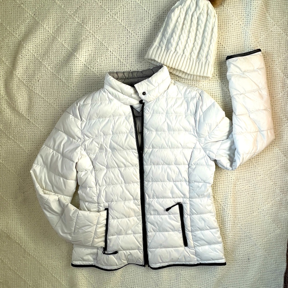 BLK/RVT Performance white winter jacket. Sz M. Black Accents. Like New.